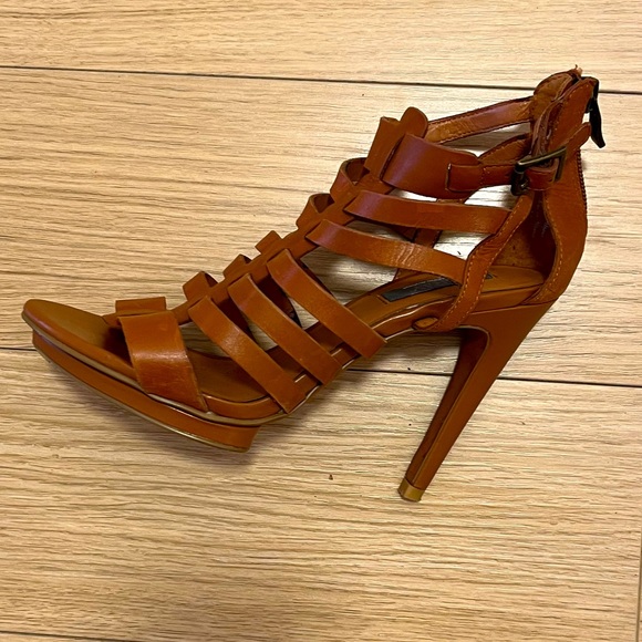 Gray by Saks Fifth Ave “Winnie” strappy high heels Size 5.5 EXCELLENT CONDITION - Picture 3 of 10